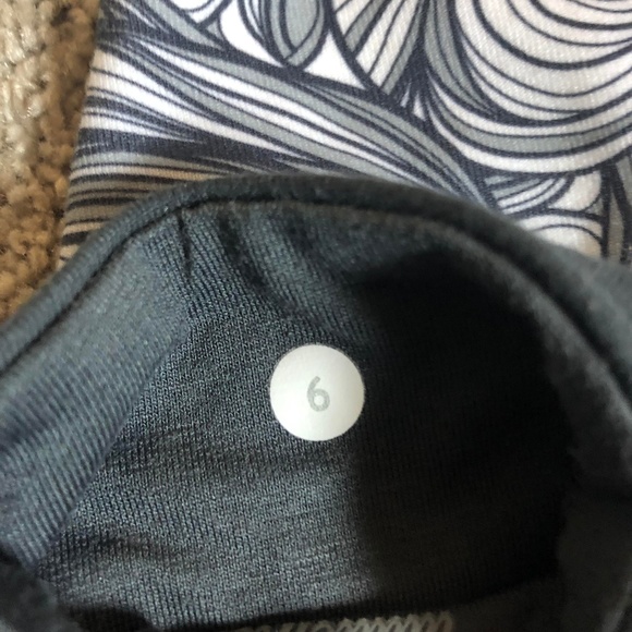 Lululemon Womens Capri Crop Leggings Sz 6 - Picture 3 of 3